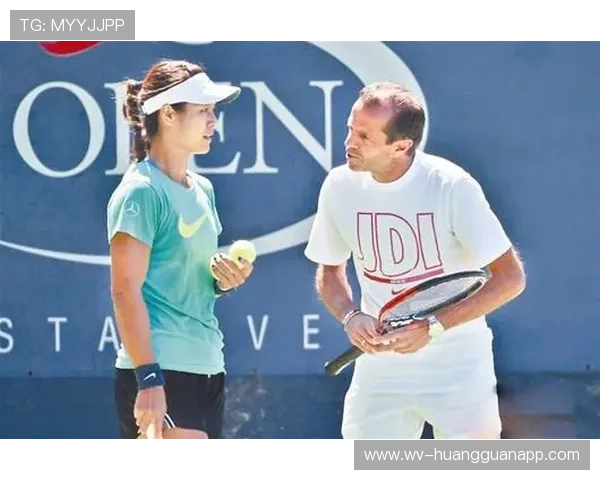 仲满今天衣品太飘了，感觉球场变成了他的伸展台？