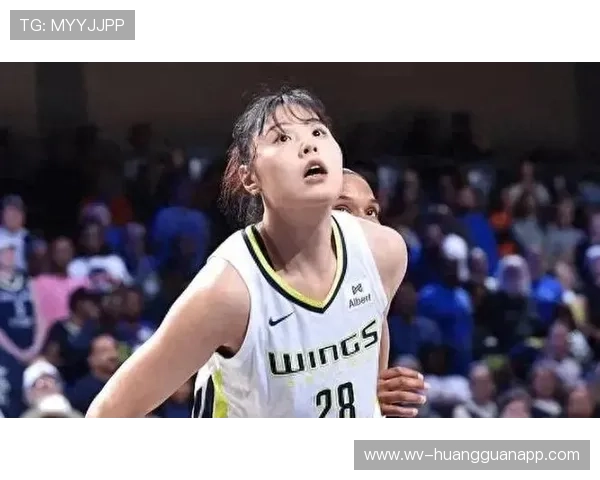 李月汝训练完直接换名牌羽绒服，这生活差距让我怀疑人生