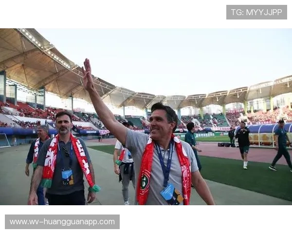 拉莫斯本赛季高位逼抢压制对手后防线展现角色转变